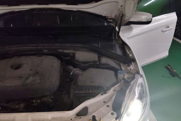 Used Volvo XC60 2017 T5 Smart Upgrade Edition Engine Bay Left