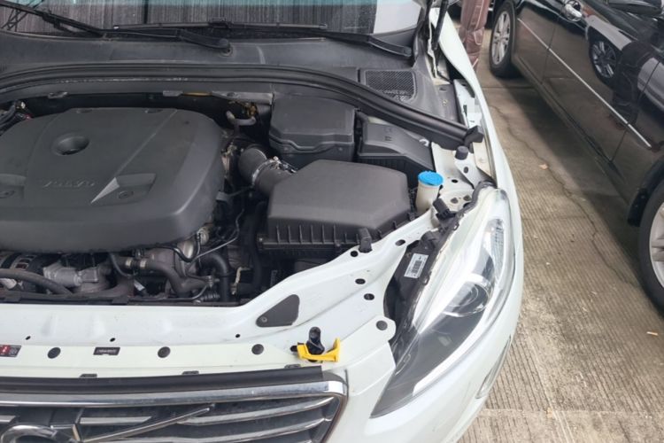 Used Volvo XC60 2017 T5 Smart Upgrade Edition Engine Bay Left