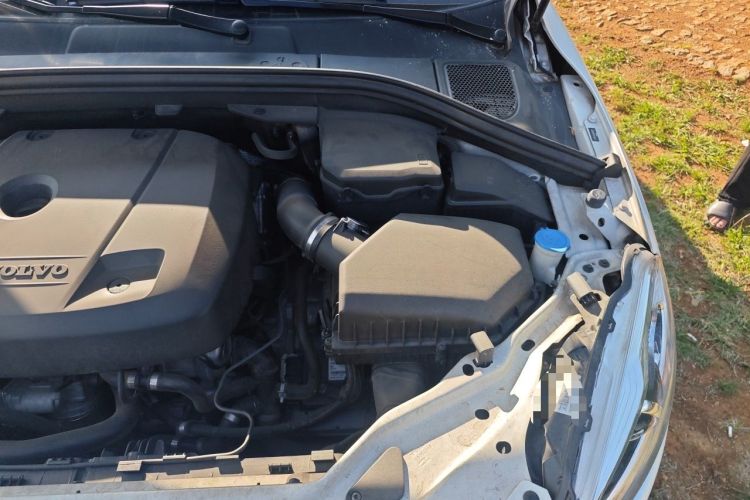 Used Volvo XC60 2017 T5 Smart Upgrade Edition Engine Bay Left