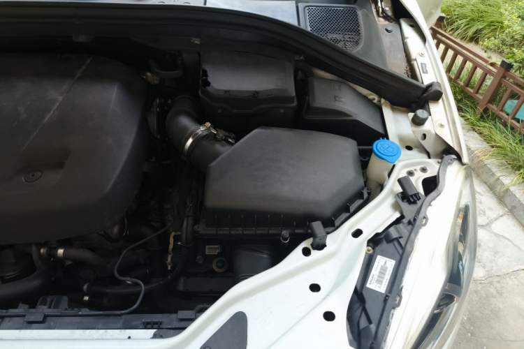 Used Volvo XC60 2017 T5 Smart Upgrade Edition Engine Bay Left
