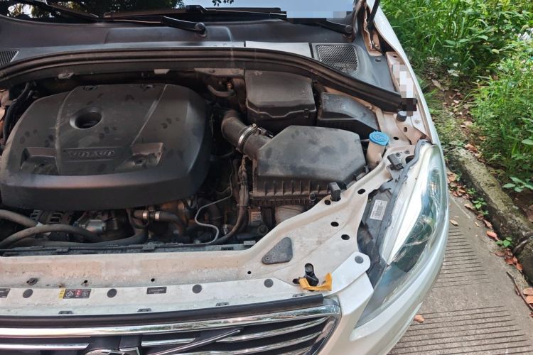 Used Volvo XC60 2017 T5 AWD Smart Upgrade Edition Engine Bay Left