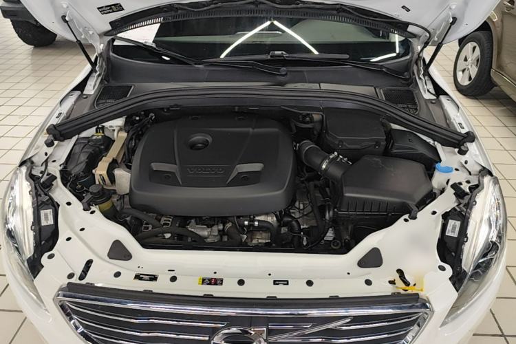 Used Volvo XC60 2017 T5 Smart Upgrade Edition Engine Bay