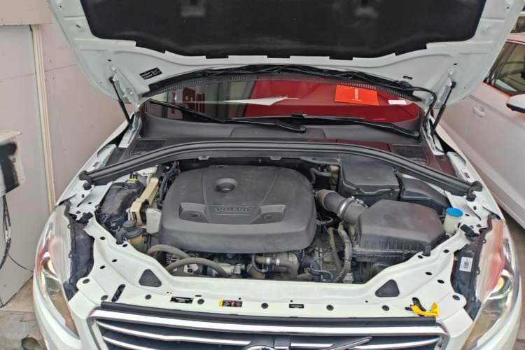 Used Volvo XC60 2017 T5 Smart Upgrade Edition Engine Bay