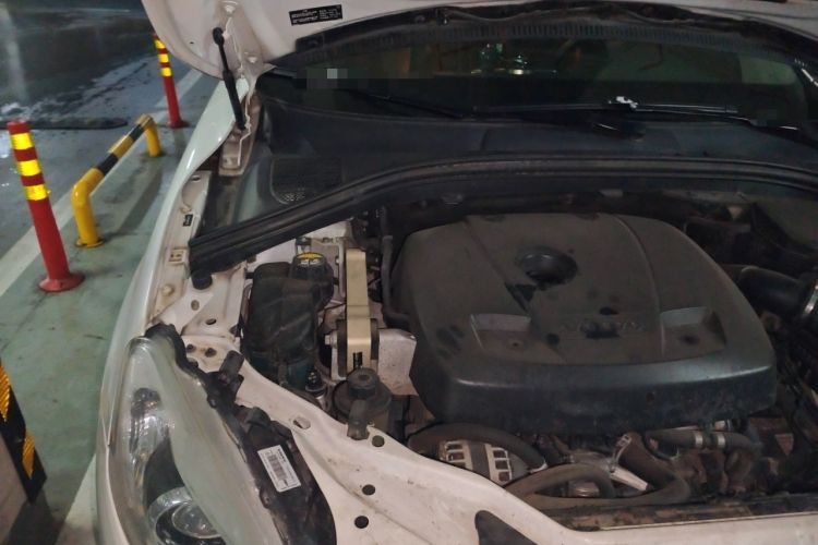 Used Volvo XC60 2017 T5 Smart Upgrade Edition Engine Bay Right