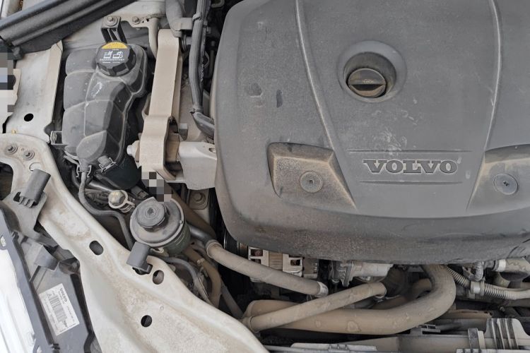 Used Volvo XC60 2017 T5 AWD Smart Upgrade Model Engine Bay Right