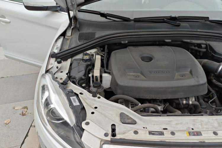 Used Volvo XC60 2017 T5 Smart Upgrade Edition Engine Bay Right