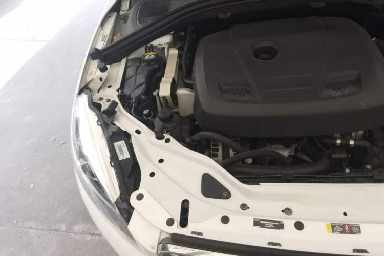 Used Volvo XC60 2017 T5 AWD Smart Upgrade Edition Engine Bay Right