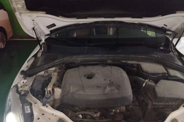 Used Volvo XC60 2017 T5 Smart Upgrade Edition Engine Bay Right