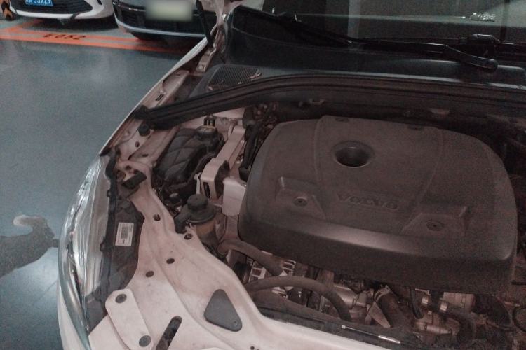 Used Volvo XC60 2017 T5 Smart Upgrade Edition Engine Bay Right