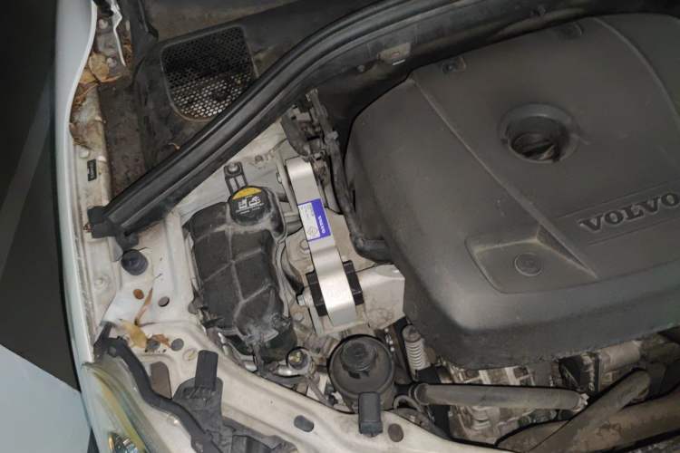 Used Volvo XC60 2017 T5 Smart Upgrade Edition Engine Bay Right
