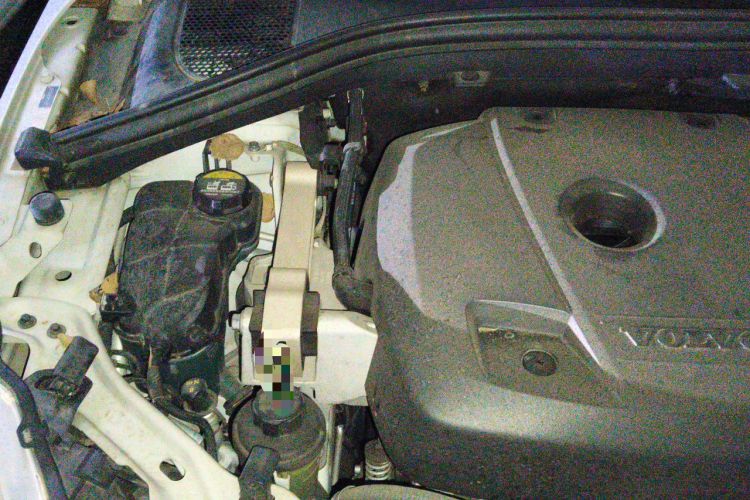 Used Volvo XC60 2017 T5 AWD Smart Upgrade Edition Engine Bay Right