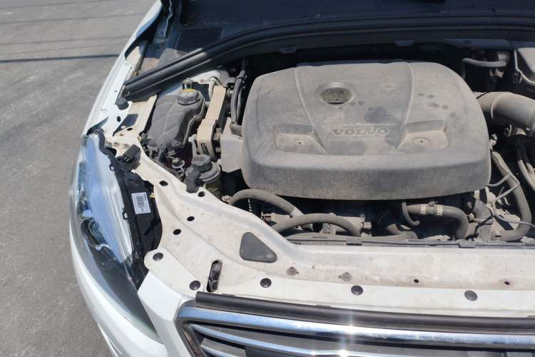 Used Volvo XC60 2017 T5 AWD Smart Upgrade Edition Engine Bay Right