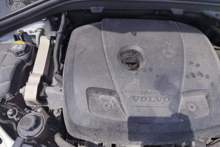 Used Volvo XC60 2017 T5 AWD Smart Upgrade Edition Engine Bay Right