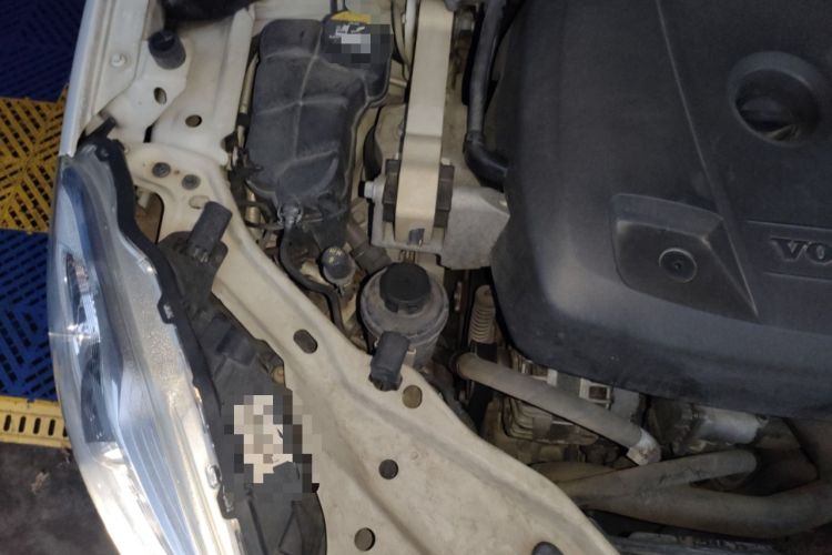 Used Volvo XC60 2017 T5 Smart Upgrade Edition Engine Bay Right