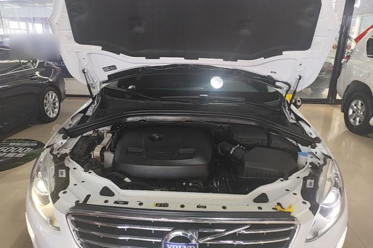 Used Volvo XC60 2017 T5 AWD Smart Upgrade Edition Engine Bay