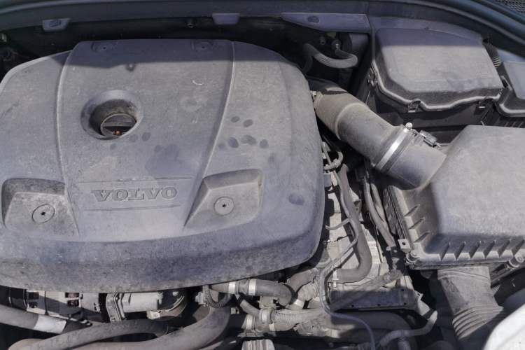 Used Volvo XC60 2017 T5 AWD Smart Upgrade Edition Engine Bay