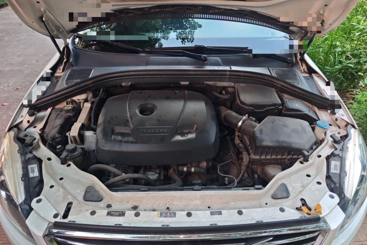 Used Volvo XC60 2017 T5 AWD Smart Upgrade Edition Engine Bay