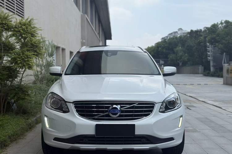 Used Volvo XC60 2017 T5 AWD Smart Upgrade Model Exterior 1