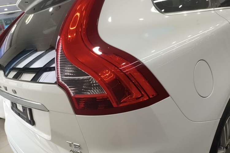 Used Volvo XC60 2017 T5 AWD Smart Range Edition Exterior 3