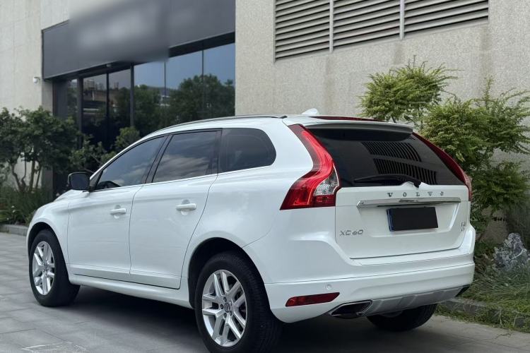 Used Volvo XC60 2017 T5 AWD Smart Upgrade Model Exterior 4