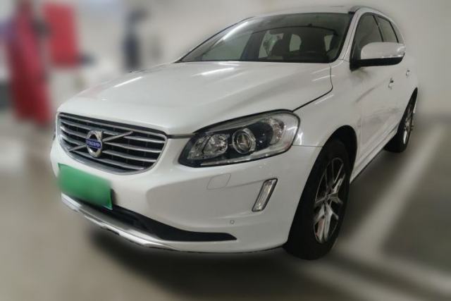 Ojetý Volvo XC60 2017 T5 AWD Smart Upgrade Model