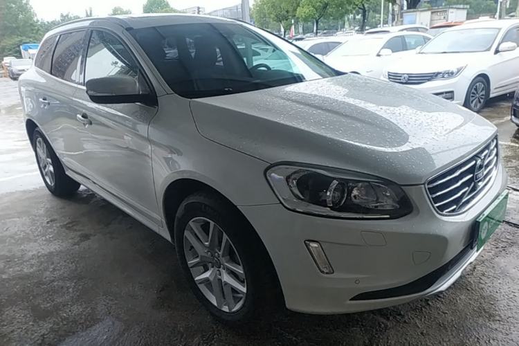 Used Volvo XC60 2017 T5 Smart Upgrade Edition Front Right 45 Deg