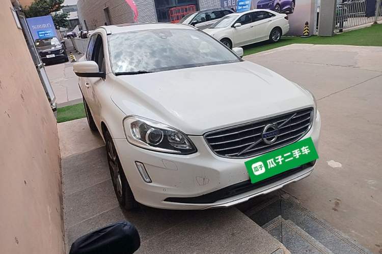Used Volvo XC60 2017 T5 Smart Upgrade Edition Front Right 45 Deg