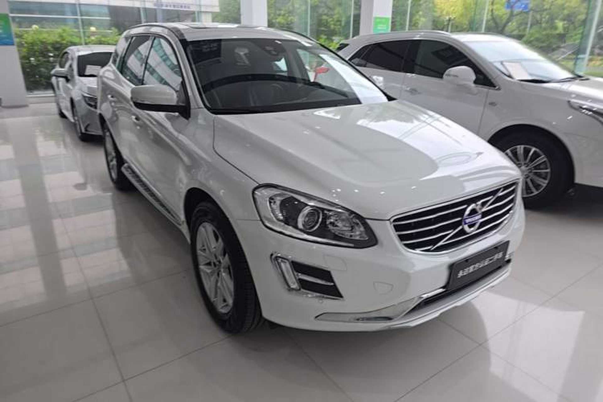 Used Volvo XC60 2017 T5 Smart Upgrade Edition Front Right 45 Deg