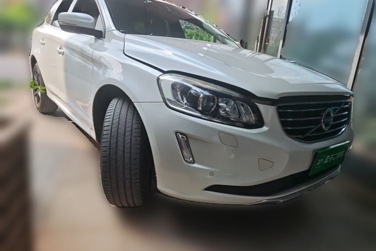Used Volvo XC60 2017 T5 Smart Upgrade Edition Front Right 45 Deg