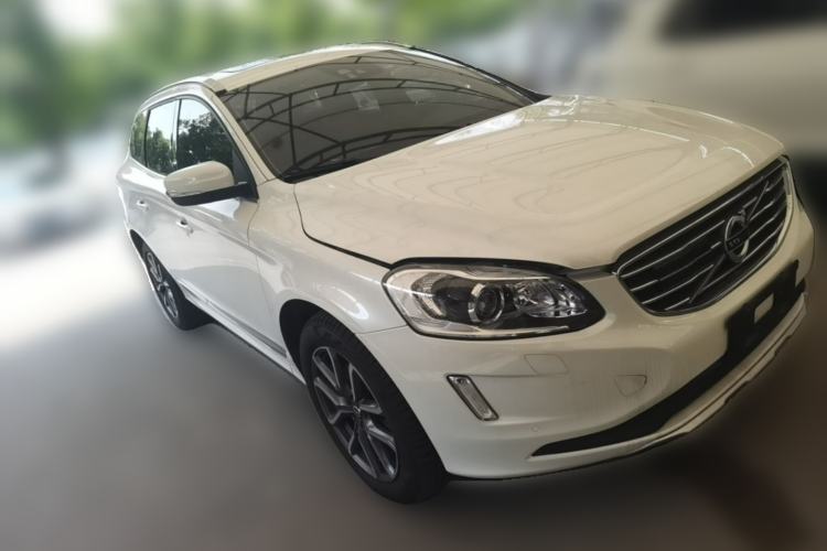 Used Volvo XC60 2017 T5 AWD Smart Upgrade Edition Front Right 45 Deg