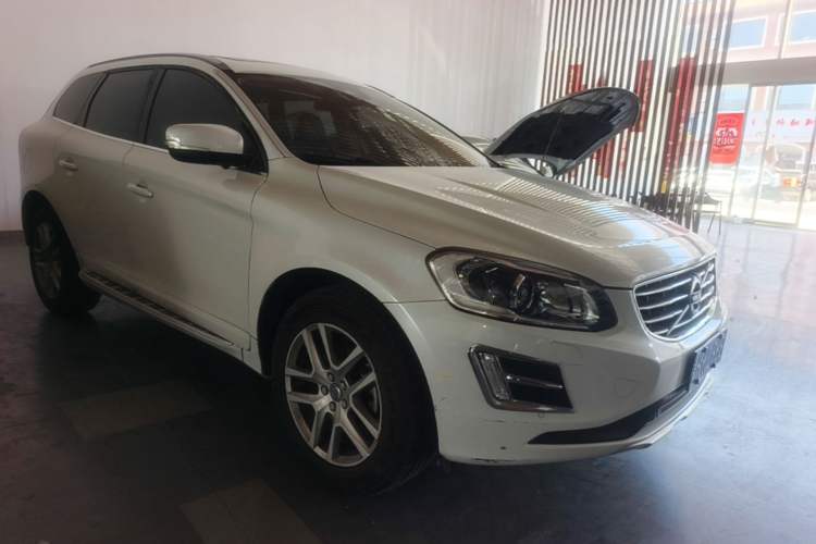 Used Volvo XC60 2017 T5 Smart Upgrade Edition Front Right 45 Deg