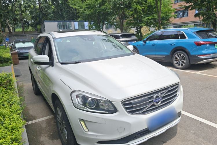 Used Volvo XC60 2017 T5 AWD Smart Range Edition Front Right 45 Deg