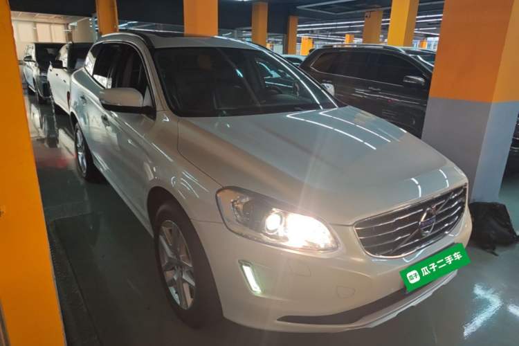 Used Volvo XC60 2017 T5 AWD Smart Upgrade Model Front Right 45 Deg