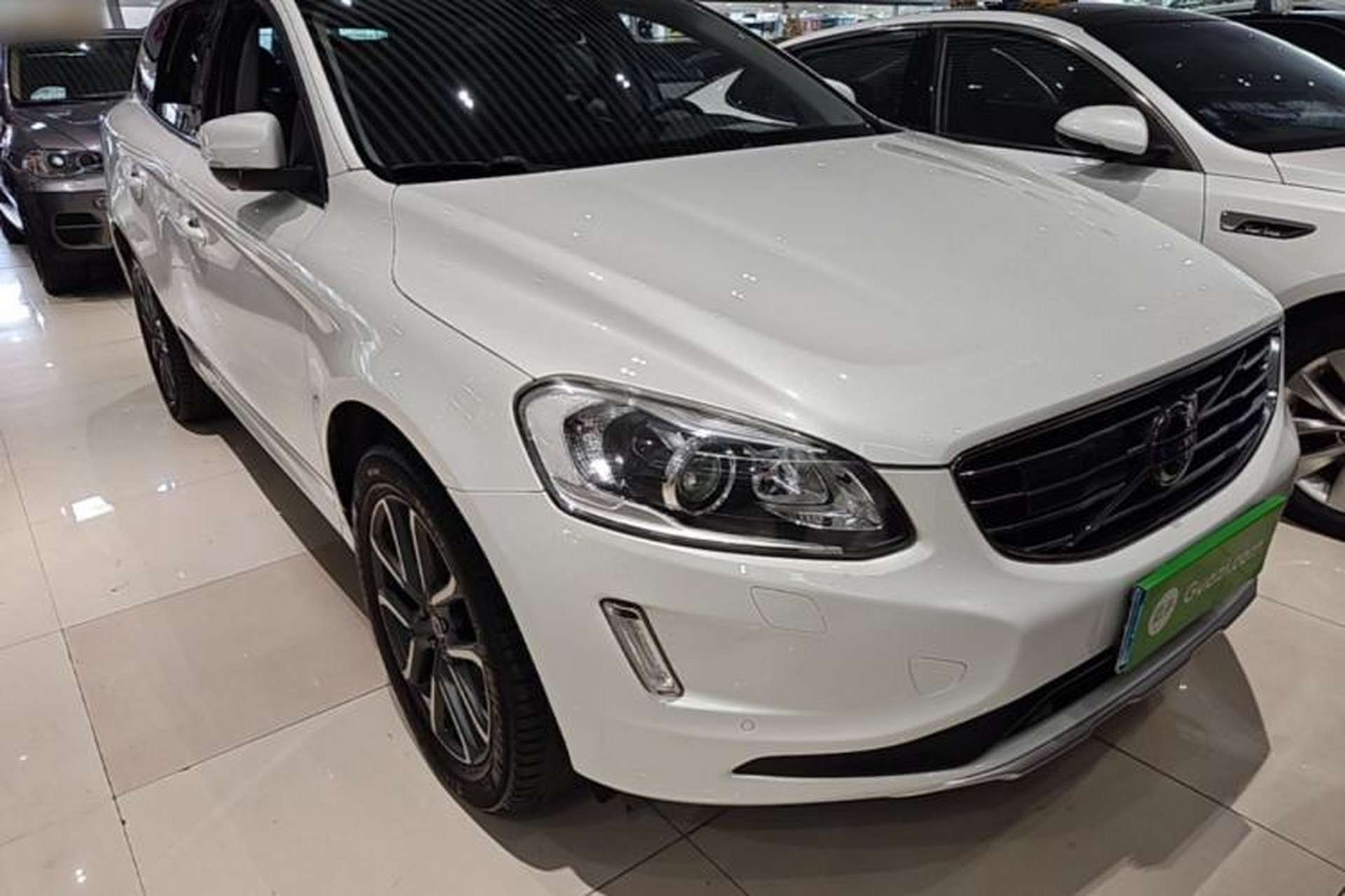Used Volvo XC60 2017 T5 AWD Smart Upgrade Edition Front Right 45 Deg