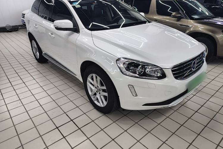 Used Volvo XC60 2017 T5 Smart Upgrade Edition Front Right 45 Deg