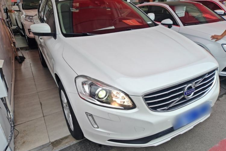 Used Volvo XC60 2017 T5 Smart Upgrade Edition Front Right 45 Deg