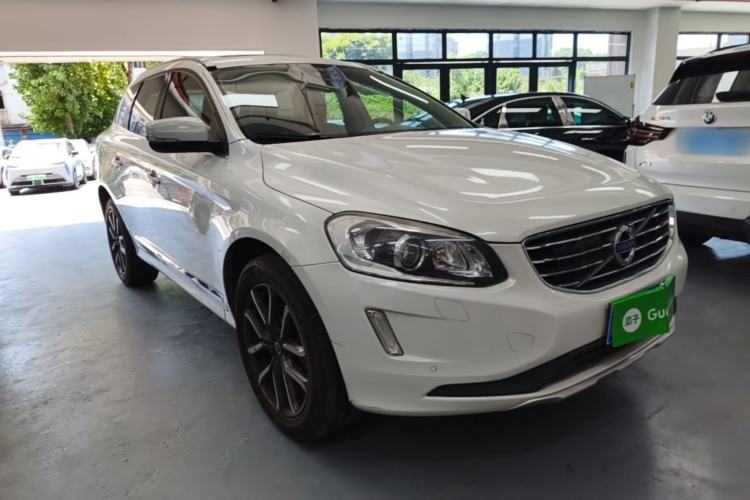 Used Volvo XC60 2017 T5 AWD Smart Upgrade Edition Front Right 45 Deg