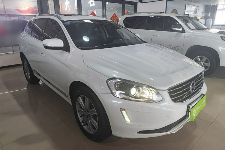 Used Volvo XC60 2017 T5 AWD Smart Upgrade Edition Front Right 45 Deg