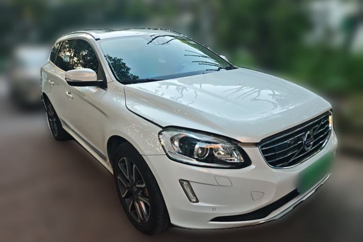 Used Volvo XC60 2017 T5 AWD Smart Upgrade Edition Front Right 45 Deg