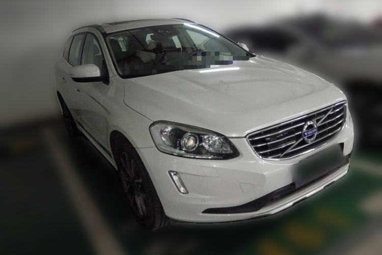 Used Volvo XC60 2017 T5 AWD Smart Upgrade Edition Front Right 45 Deg