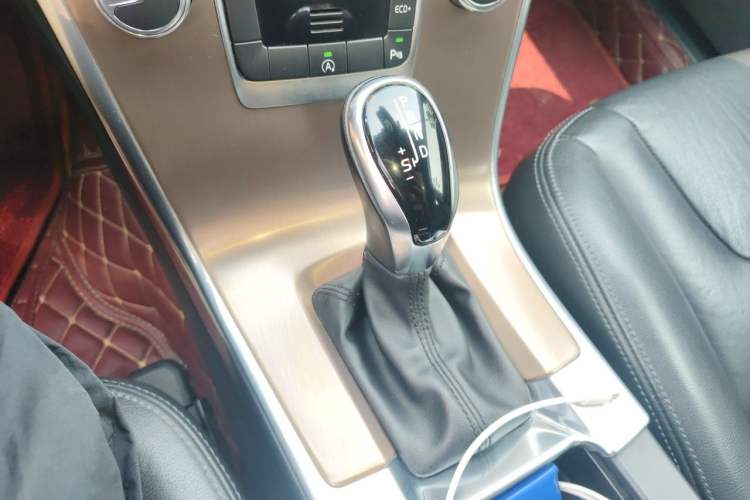 Used Volvo XC60 2017 T5 Smart Upgrade Edition Gear Lever