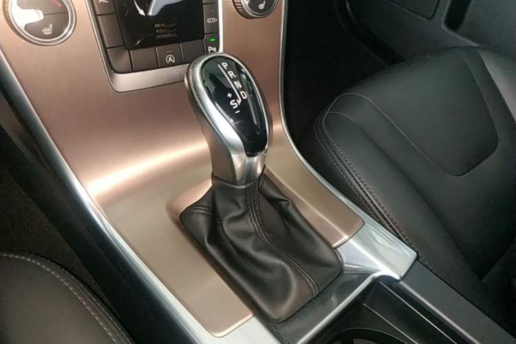 Used Volvo XC60 2017 T5 Smart Upgrade Edition Gear Lever