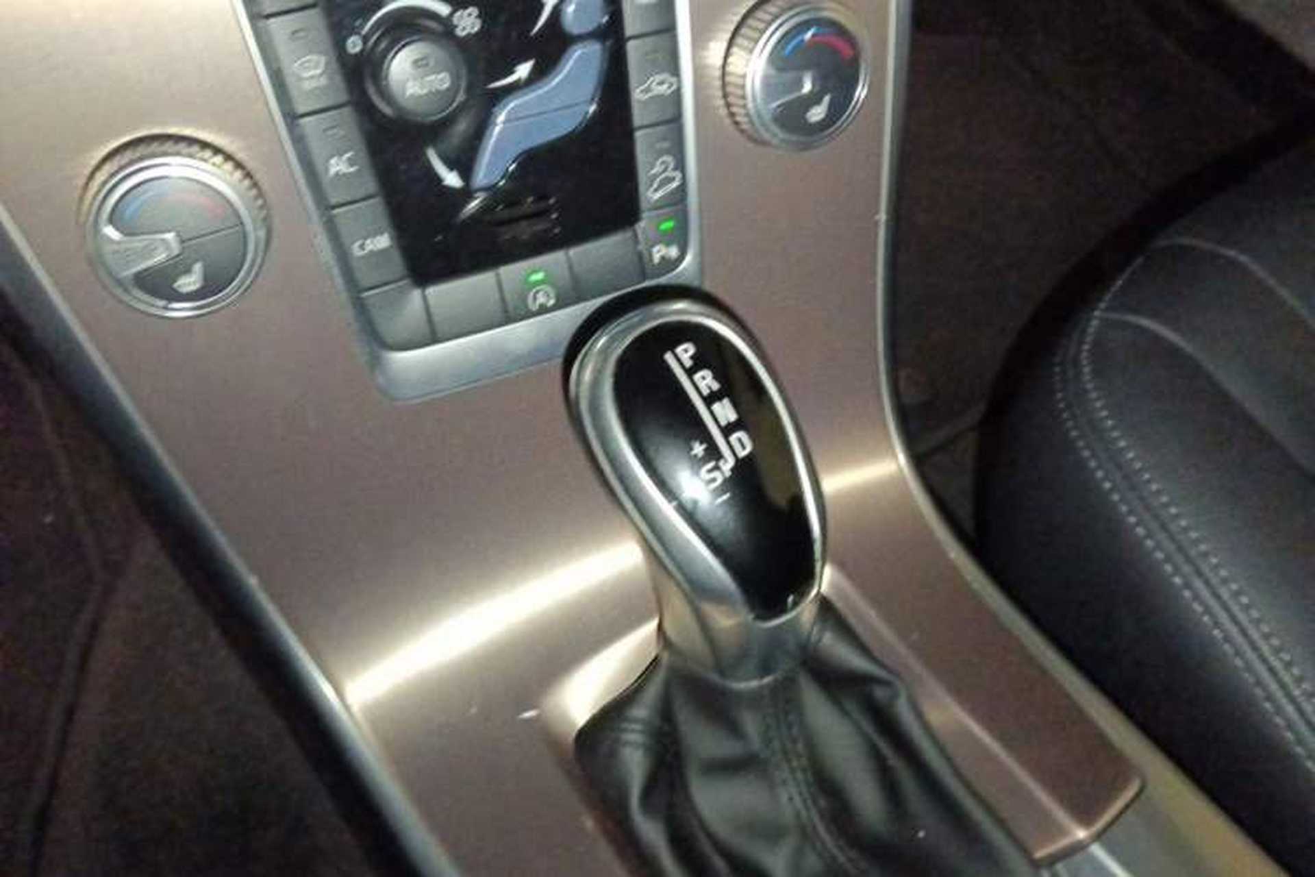 Used Volvo XC60 2017 T5 AWD Smart Upgrade Edition Gear Lever