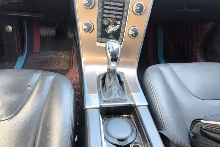 Used Volvo XC60 2017 T5 Smart Upgrade Edition Gear Lever