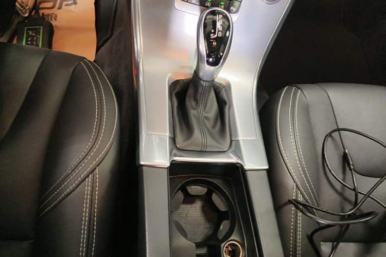 Used Volvo XC60 2017 T5 AWD Smart Upgrade Edition Gear Lever