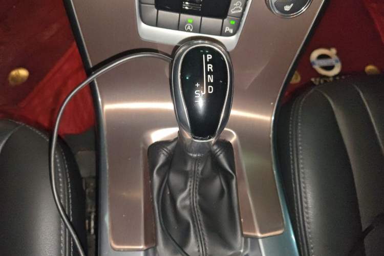 Used Volvo XC60 2017 T5 AWD Smart Upgrade Edition Gear Lever