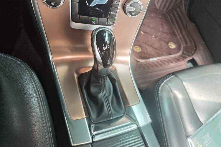 Used Volvo XC60 2017 T5 Smart Upgrade Edition Gear Lever