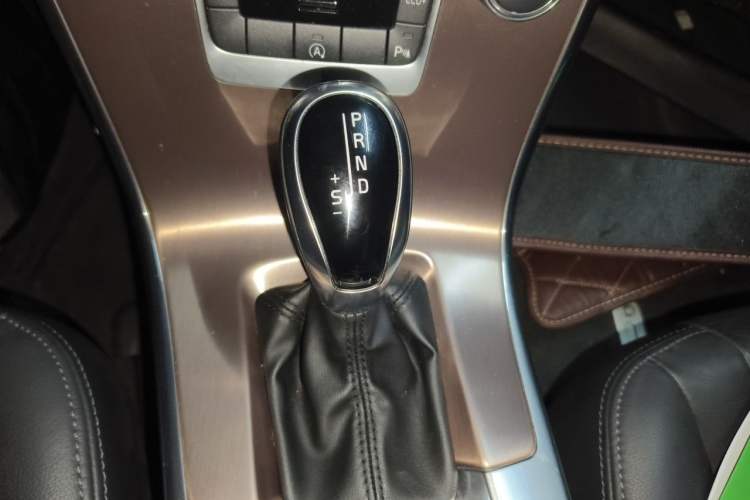 Used Volvo XC60 2017 T5 Smart Upgrade Edition Gear Lever