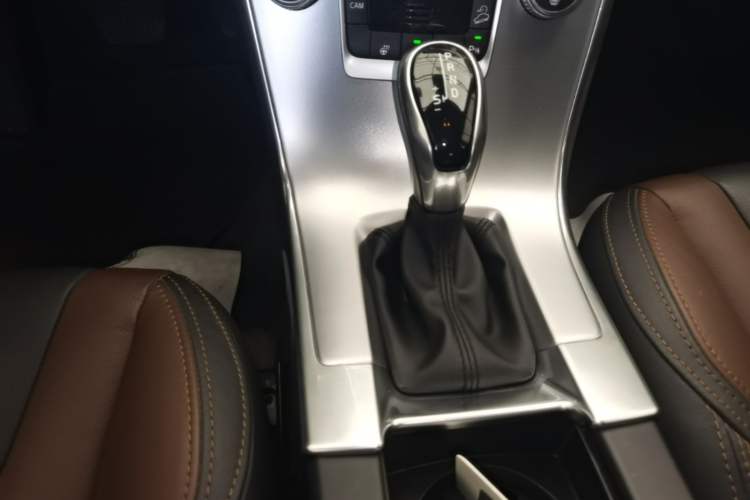 Used Volvo XC60 2017 T5 AWD Smart Upgrade Edition Gear Lever