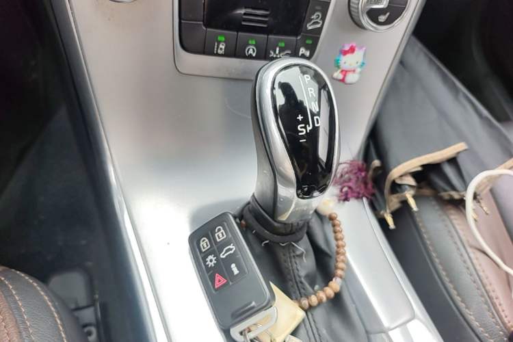 Used Volvo XC60 2017 T5 AWD Smart Range Edition Gear Lever